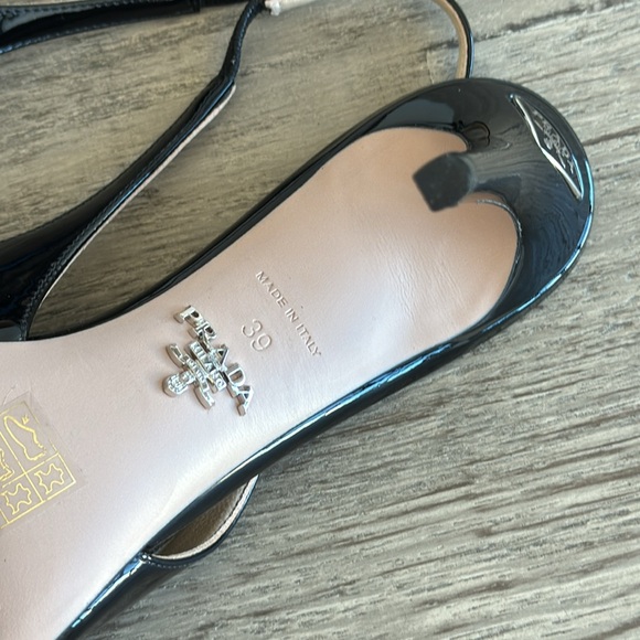 CLASSIC POINTED TOE PRADA HEELS - Picture 7 of 8